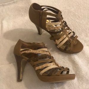 Madden Girl Kickoff Strappy Sandal tan multi color